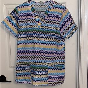 Patterned scrub top